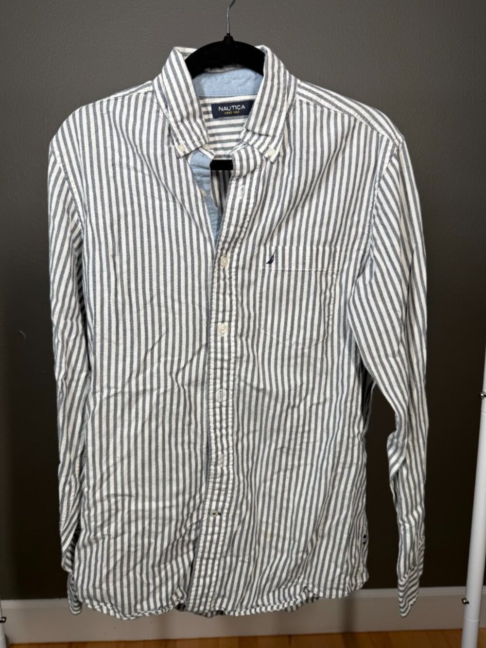 Nautica Shirt Mens Small Gray White Vertical Stripes Long Sleeve Button-Down